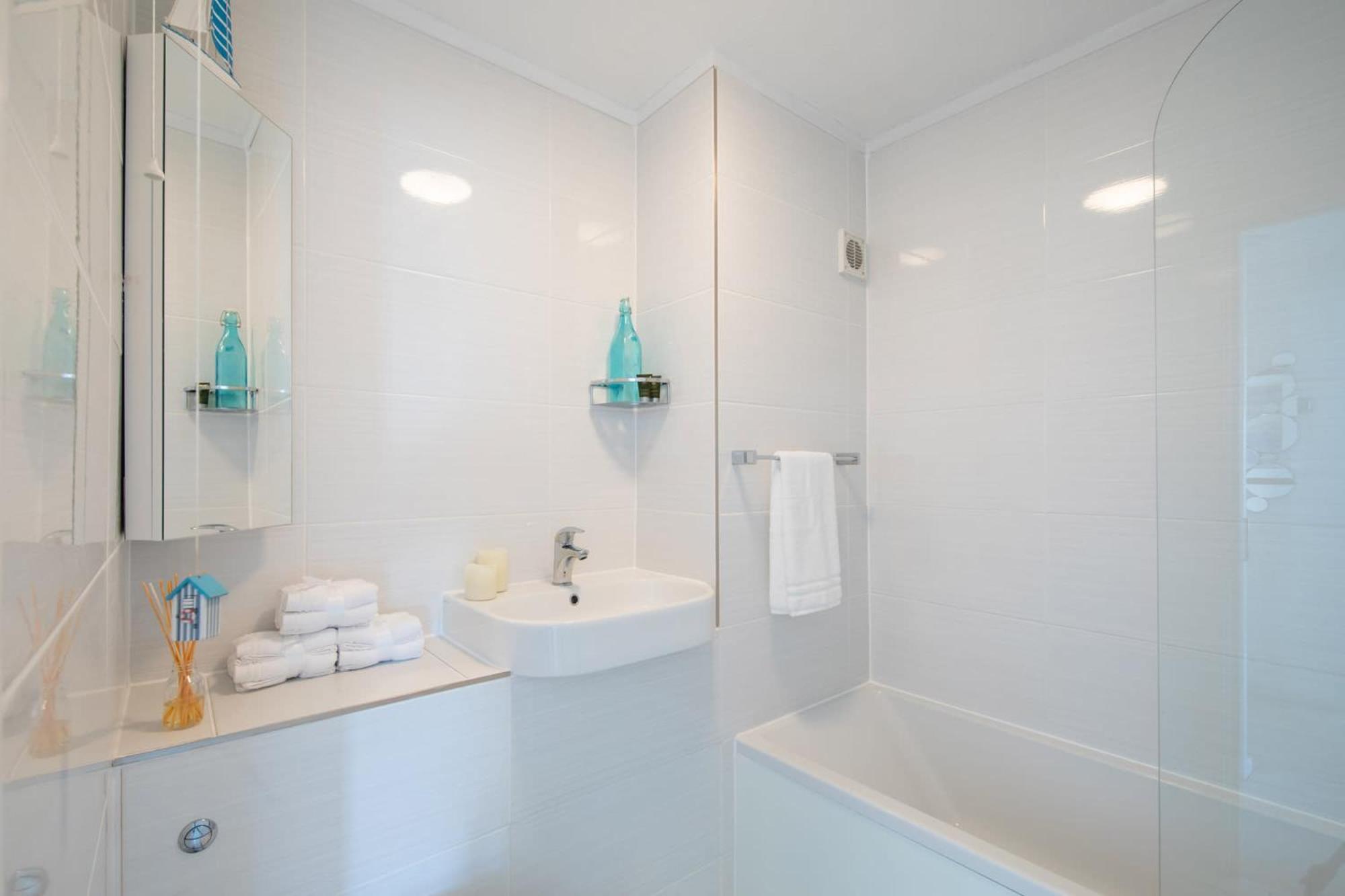 High-End Beachfront Getaway Sea View King Bed East Wittering Esterno foto