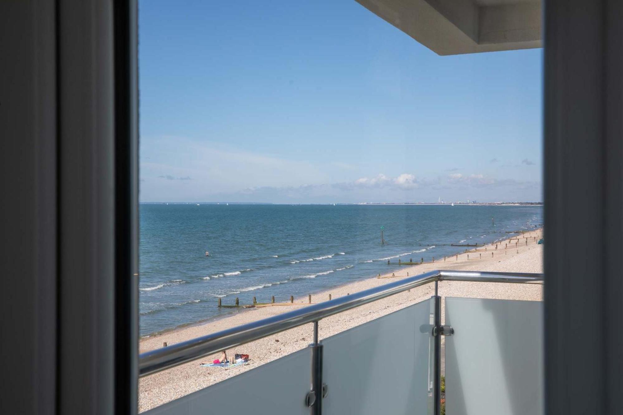High-End Beachfront Getaway Sea View King Bed East Wittering Esterno foto