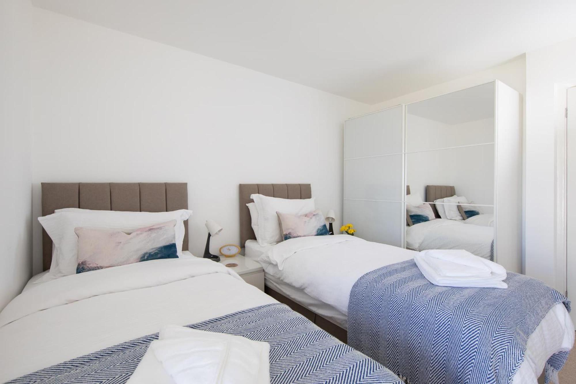 High-End Beachfront Getaway Sea View King Bed East Wittering Esterno foto