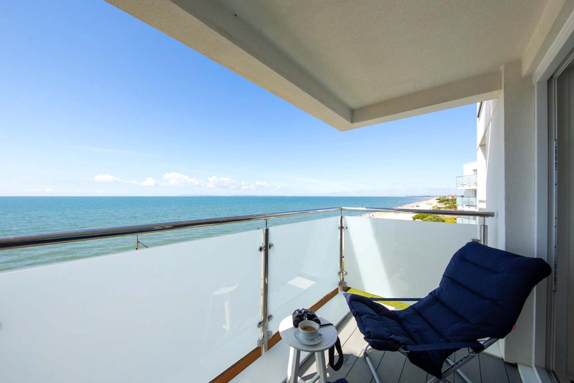 High-End Beachfront Getaway Sea View King Bed East Wittering Esterno foto